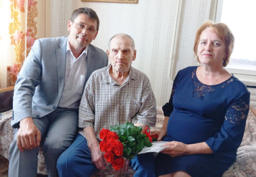 Поздравили героя Курской битвы 